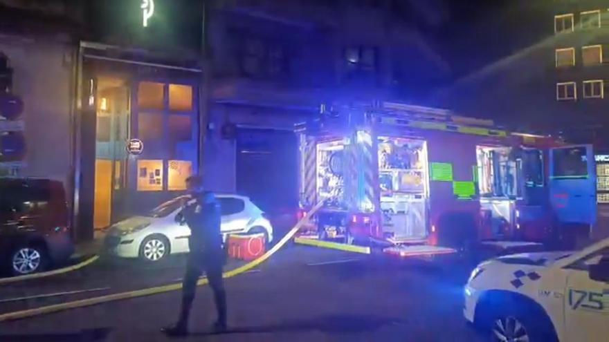 Un incendio provoca importantes daños en un local de hostelería de Santiago Un incendio provoca importantes daños en un local de hostelería de Santiago