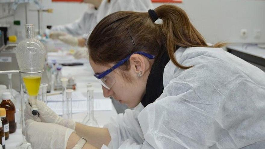 a 1,23 millones de euros para contratar 45 científicos en las universidades gallegas