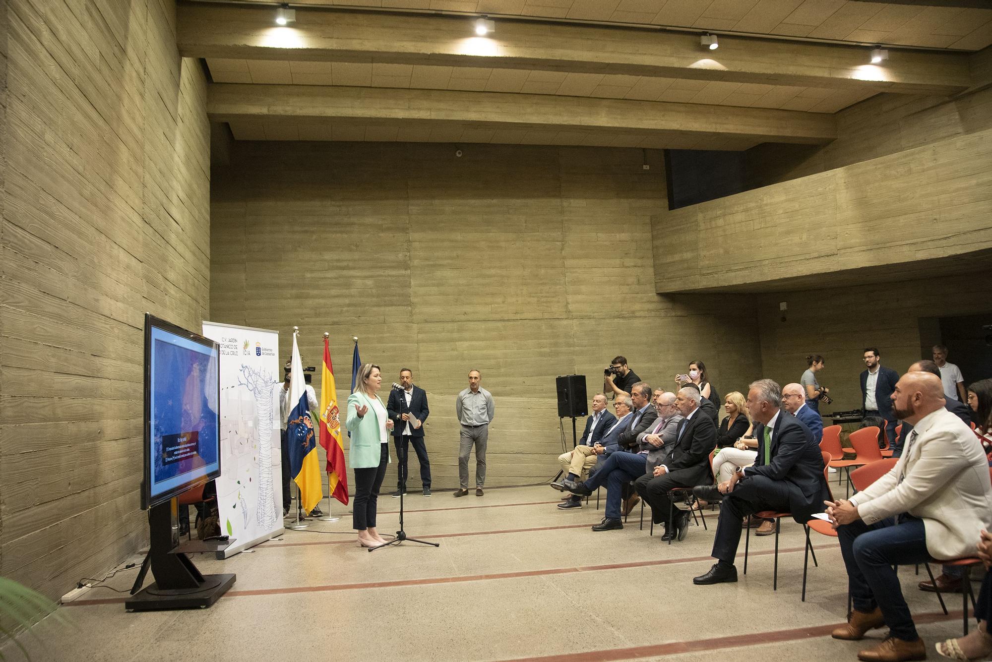 La presentación del proyecto expositivo se desarrolló en el edificio del centro de visitantes del Jardín Botánico portuense