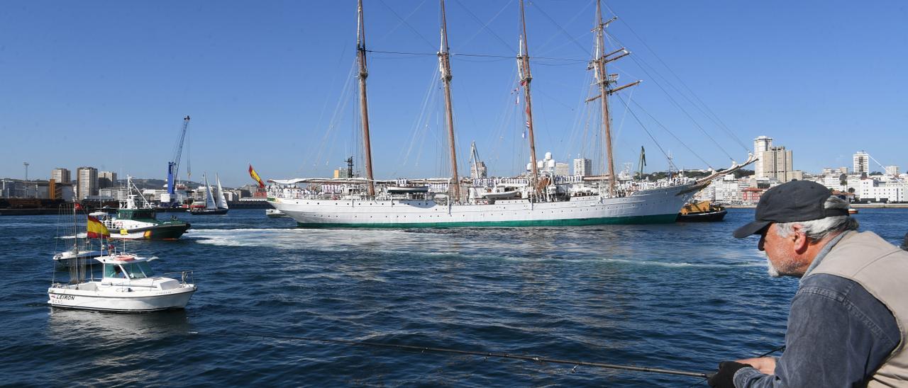 El &#039;Juan Sebastián de Elcano&#039; ya está en A Coruña