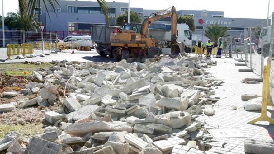 Aigües d&#039;Elx renueva la red pluvial y compacta el terreno en el puente del Bimil·lenari