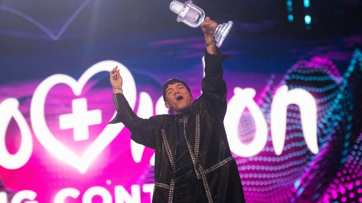 JJ, el representante de Austria,celebra su victoria en Eurovisión 2025 JJ, el representante de Austria,celebra su victoria en Eurovisión 2025