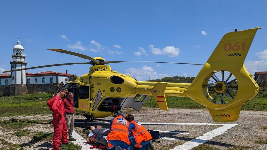 Evacuan en helicóptero a un vecino de Ons herido en una pierna.
