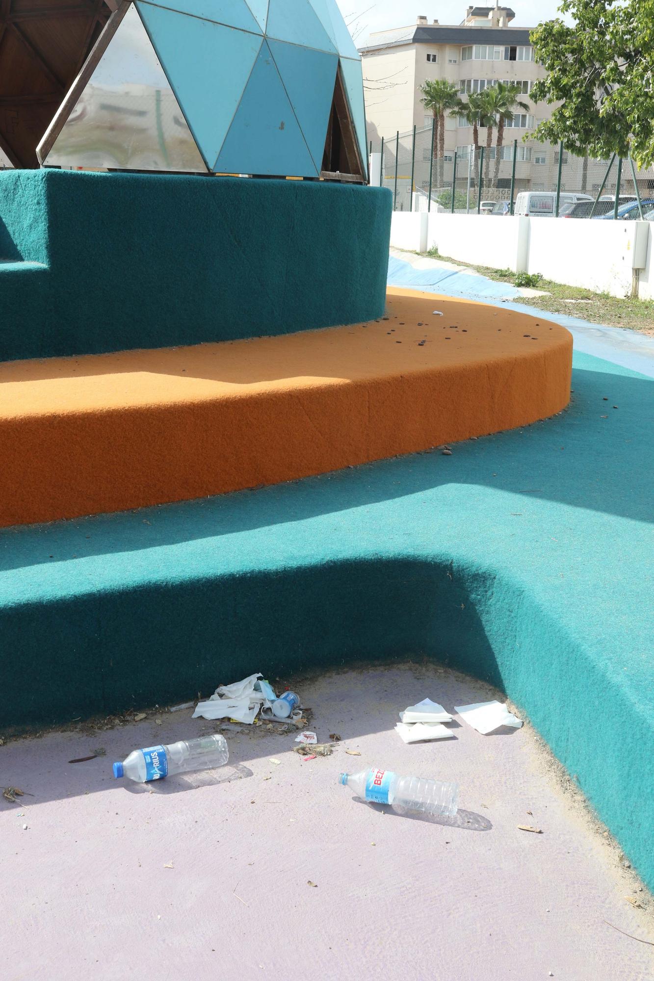 Deterioro de los parques canino e infantil de Can Misses