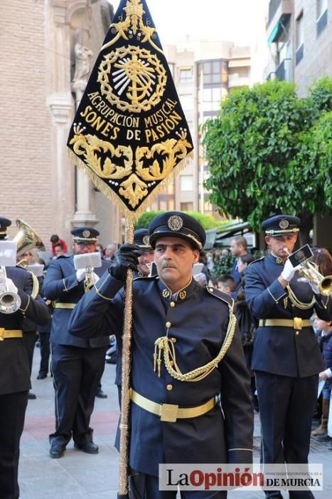 La procesión del Amparo a su salida de San Nicolás