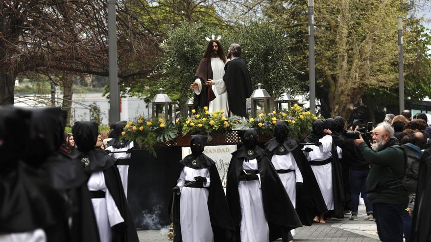 EN IMÁGENES: la procesión del Beso de Judas en Avilés