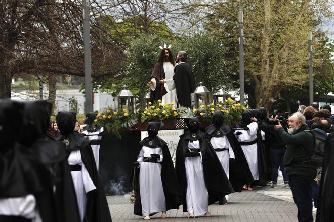 EN IMÁGENES: la procesión del Beso de Judas en Avilés