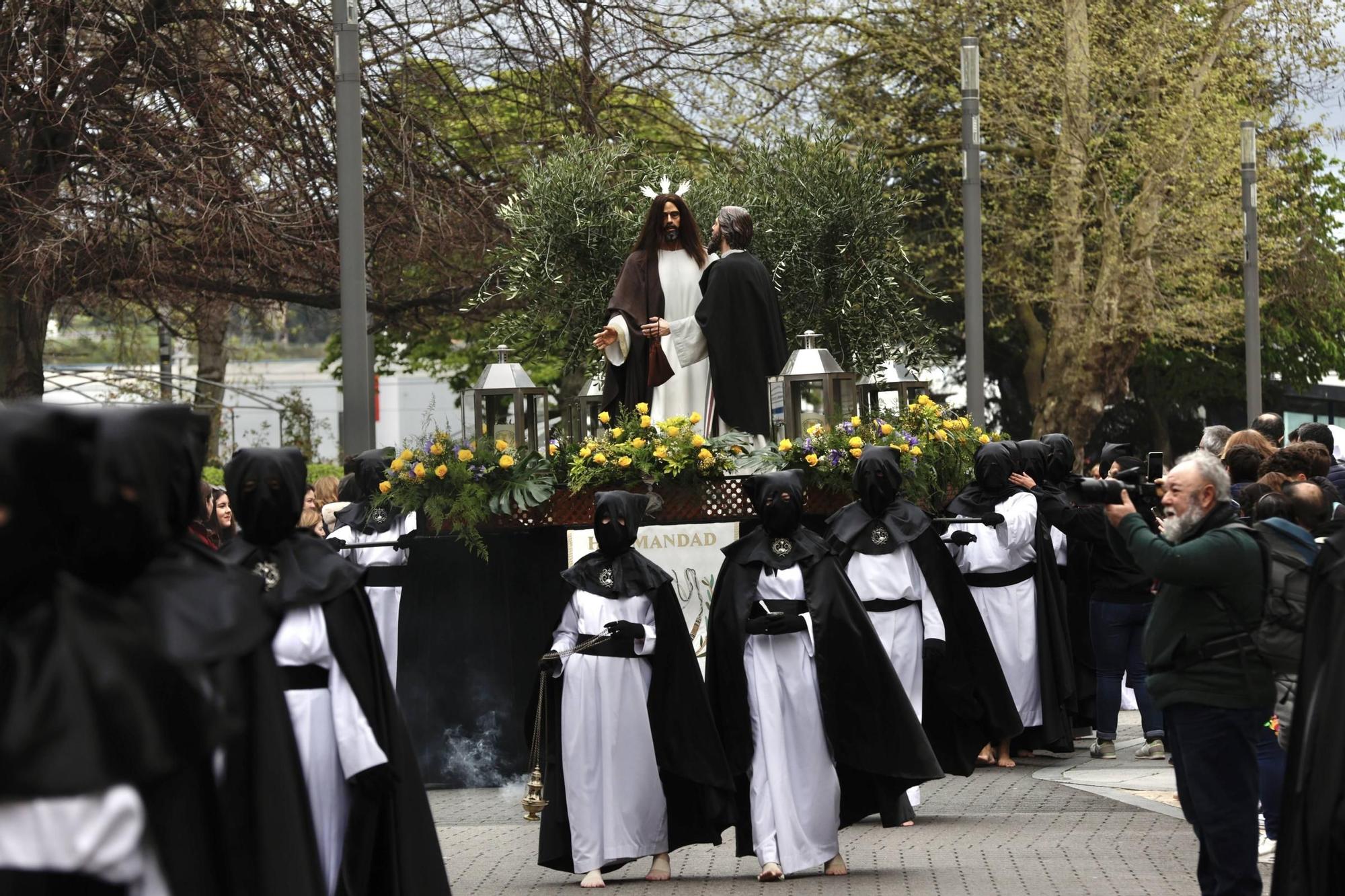 EN IMÁGENES: laprocesión del Beso de Judas en Avilés