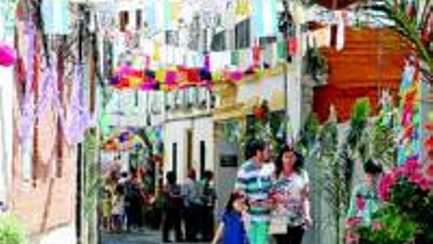 La primavera estalla en la Fiesta de La Cruz