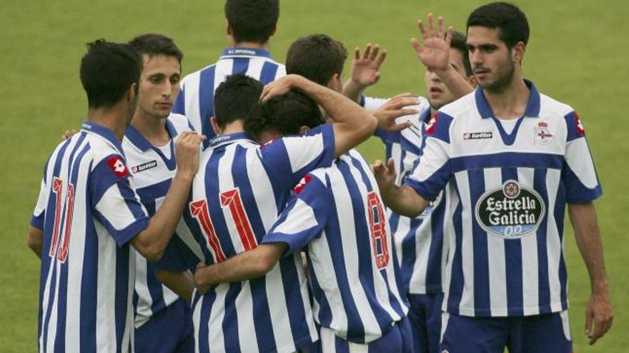 El Deportivo B celebra un gol.