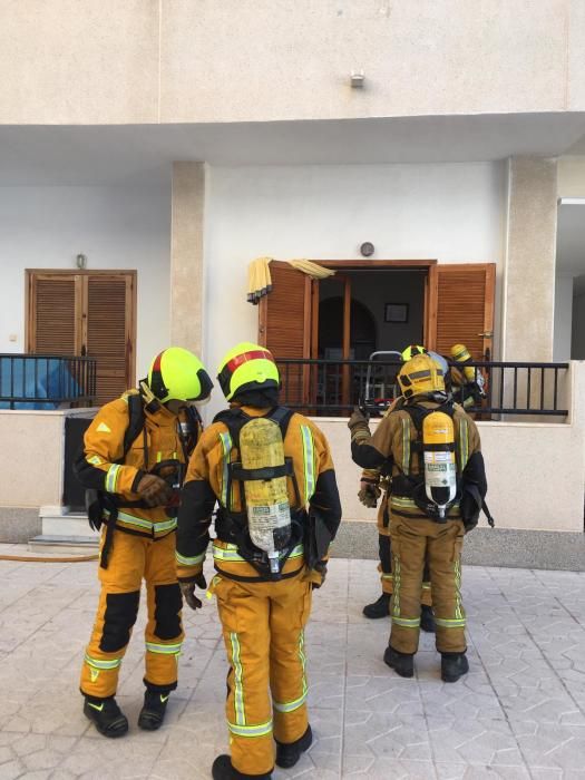 La deflagración no ha provocado heridos y ha obligado al desalojo de 30 vecinos en la calle Diego Ramírez de Torrevieja