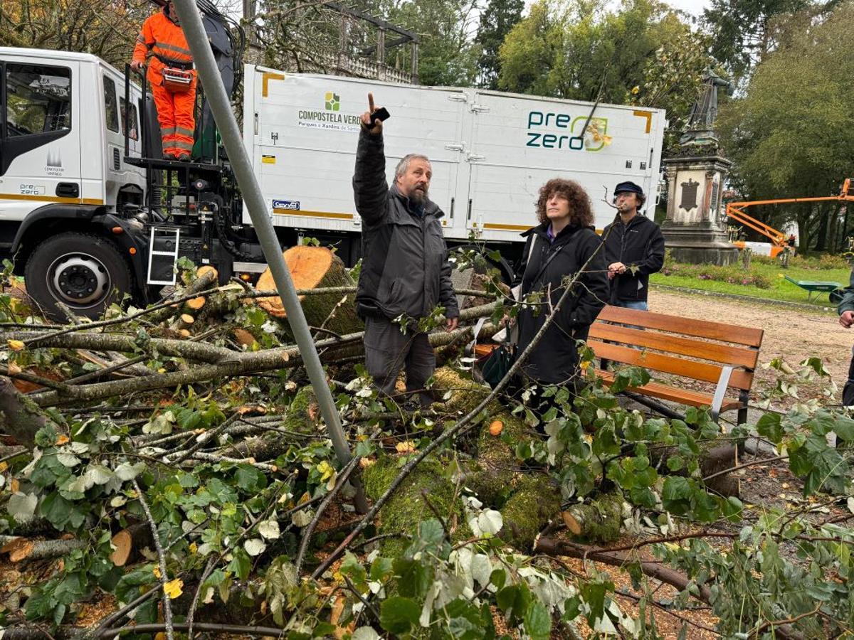 La alcaldesa visitó esta mañana la Alameda acompañada del concelleiro Xesús Domínguez