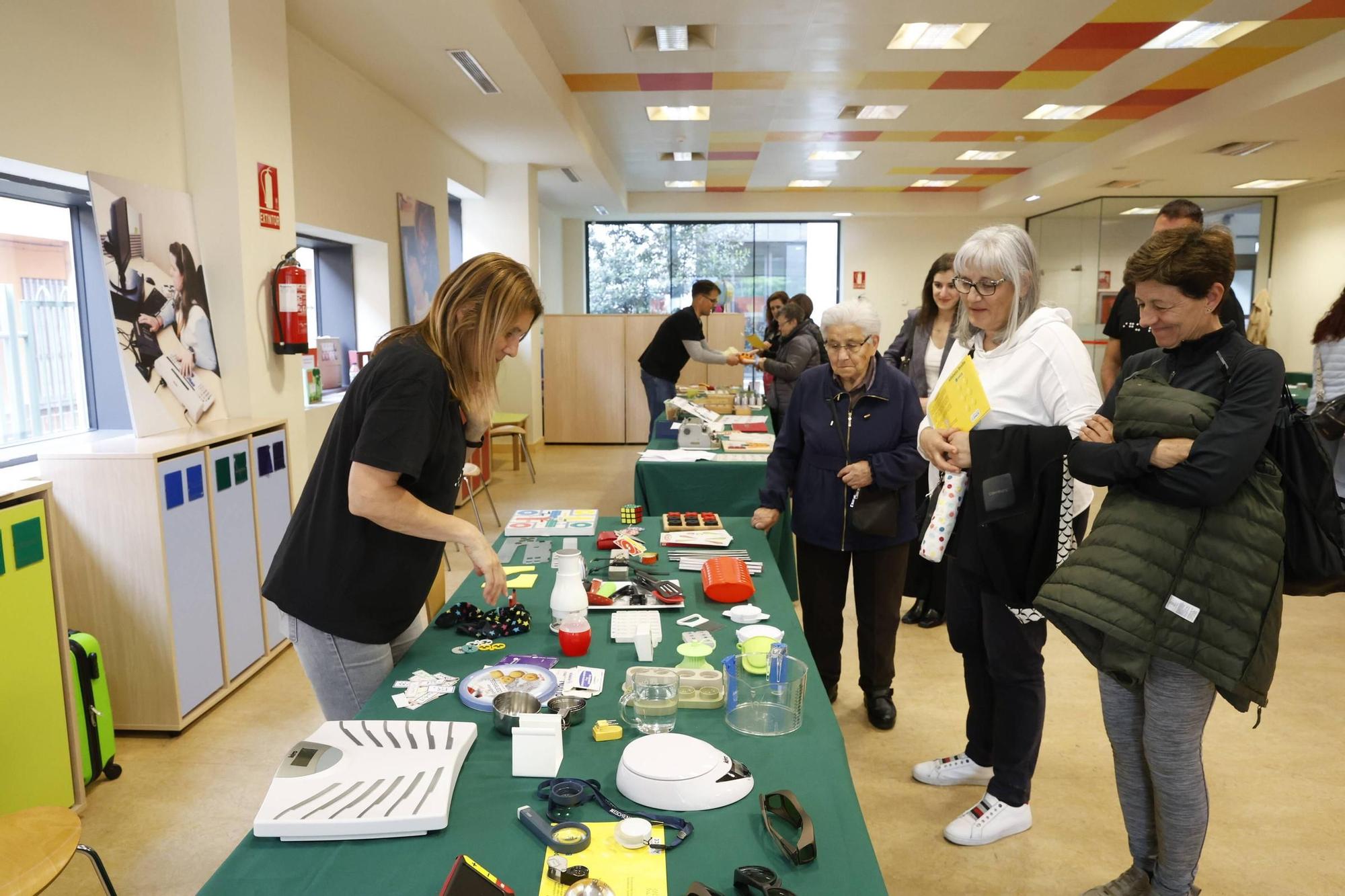 El Grupo Social ONCE sensibiliza y muestra su labor en Gijón (en imágenes)