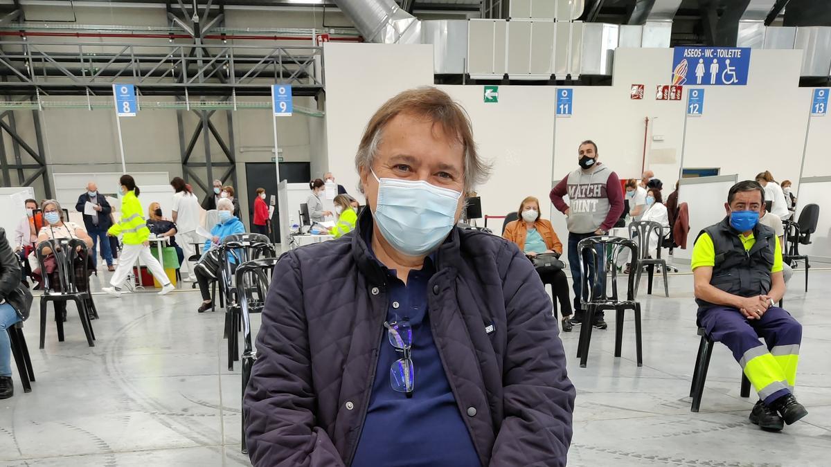 Gonzalo Taboada Rodríguez, tras la vacunación, ayer, en el Ifevi. // A.B.