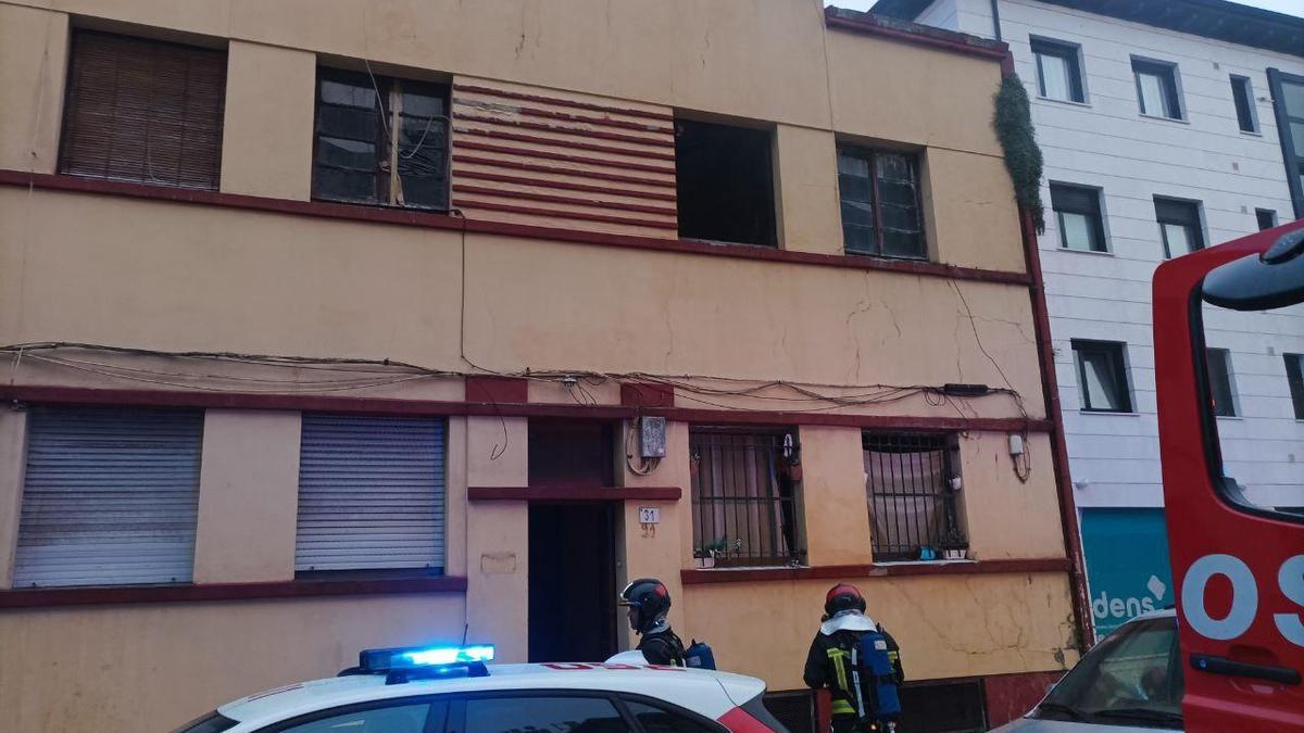 En imágenes: Detenido un hombre en Gijón acusado de provocar un incendio en El Coto