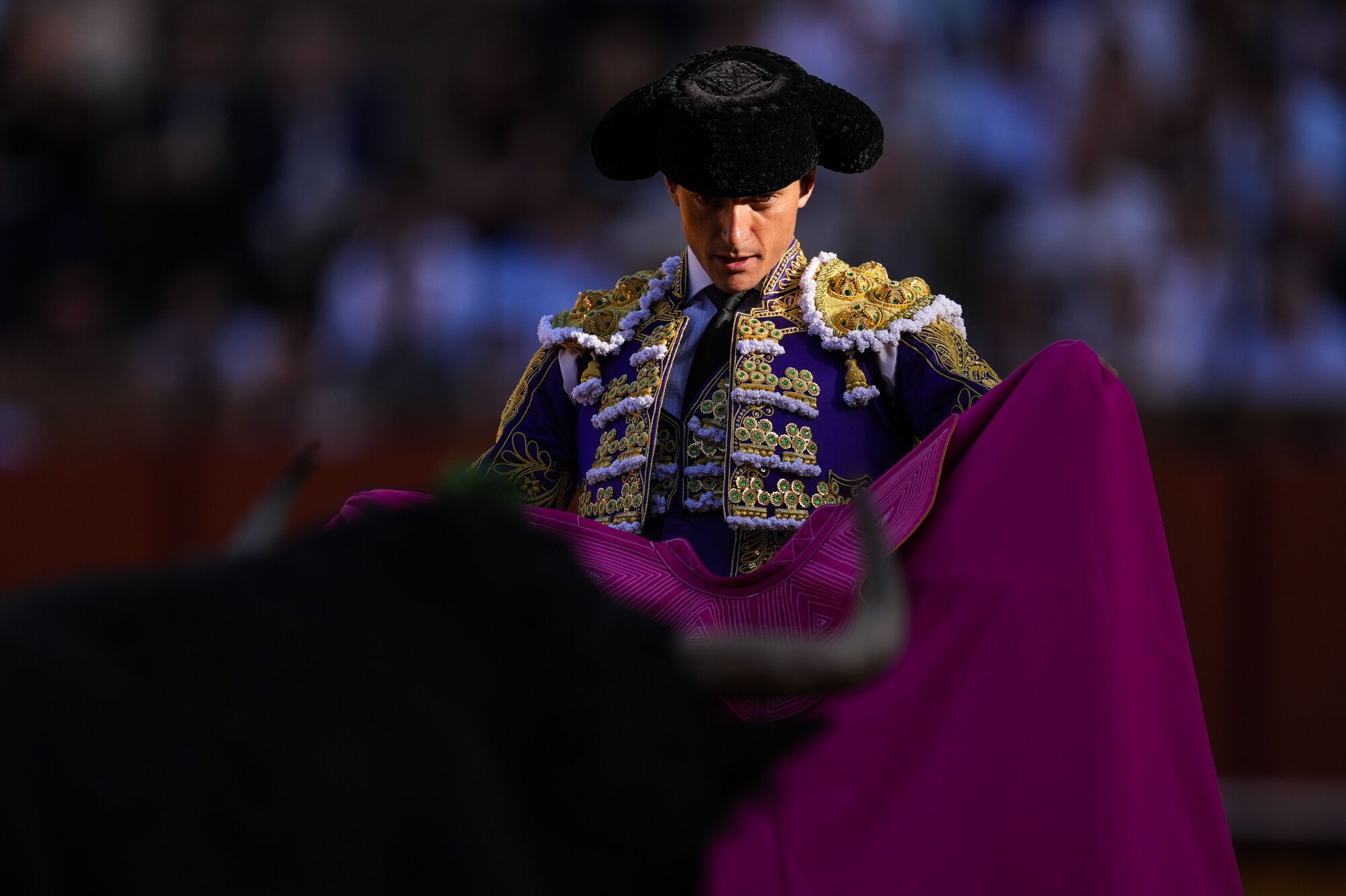 Lama de Góngora en su comparecencia en la Maestranza, a 27 de abril de 2025, en Sevilla, Andalucía (España). En la segunda corrida de abono en la Plaza de la Real Maestranza, los toreros Lama de Góngora, Calerito y Samuel Navalón son los protagonistas que ha realizado el paseíllo. 27 ABRIL 2025 Joaquin Corchero / Europa Press 27/04/2025. Joaquin Corchero;