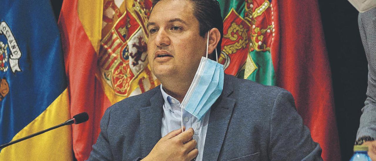 José Julián Mena, alcalde de Arona, en el último pleno, el pasado 25 de junio.