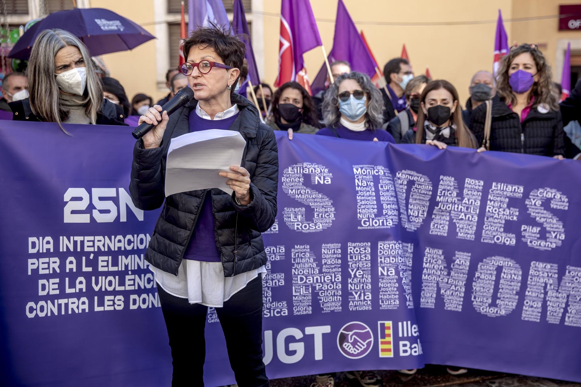 Manifestación del 25-N en Mallorca: Concentración de sindicatos en la Plaza del Olivar