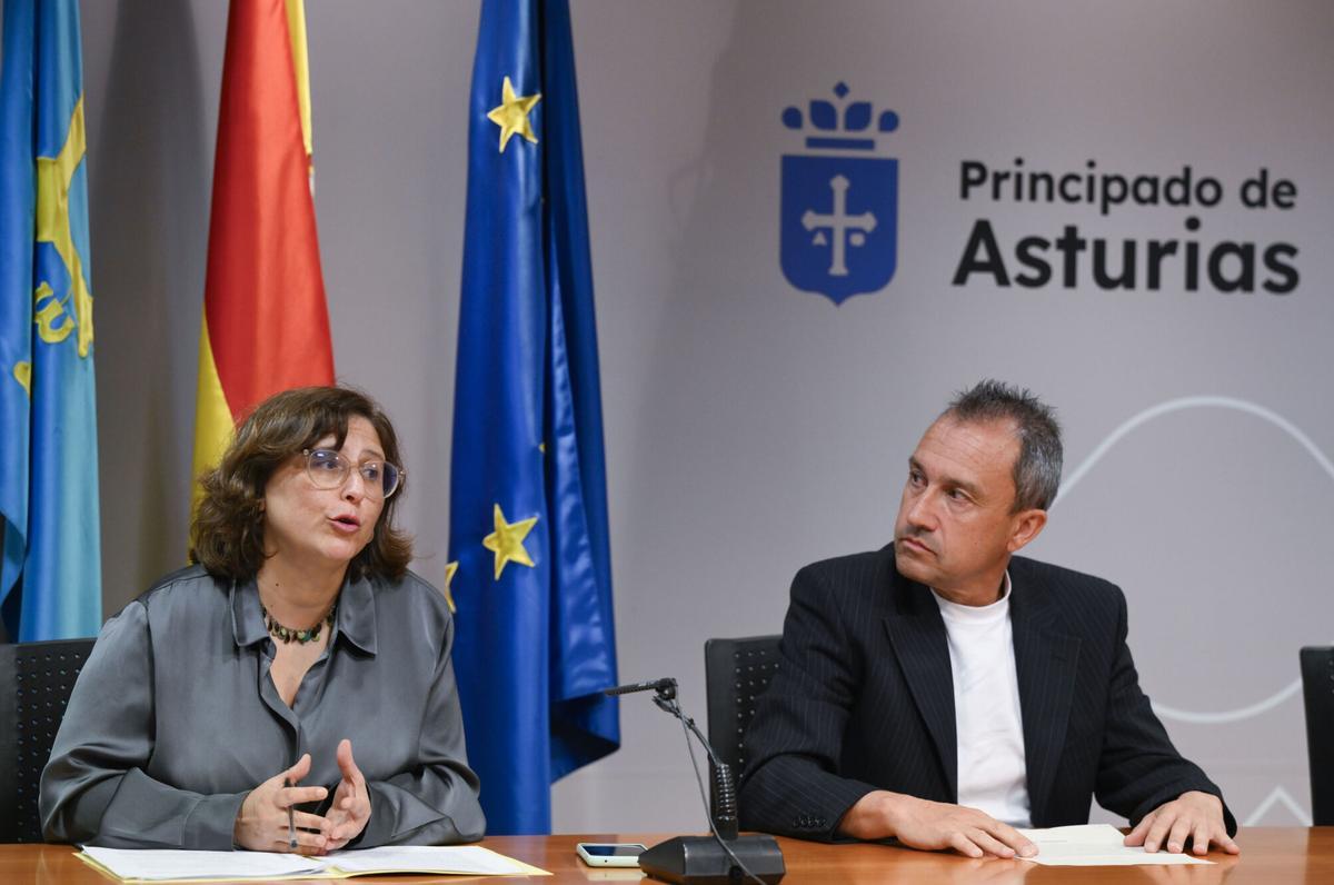 Laura López junto al Consejero.