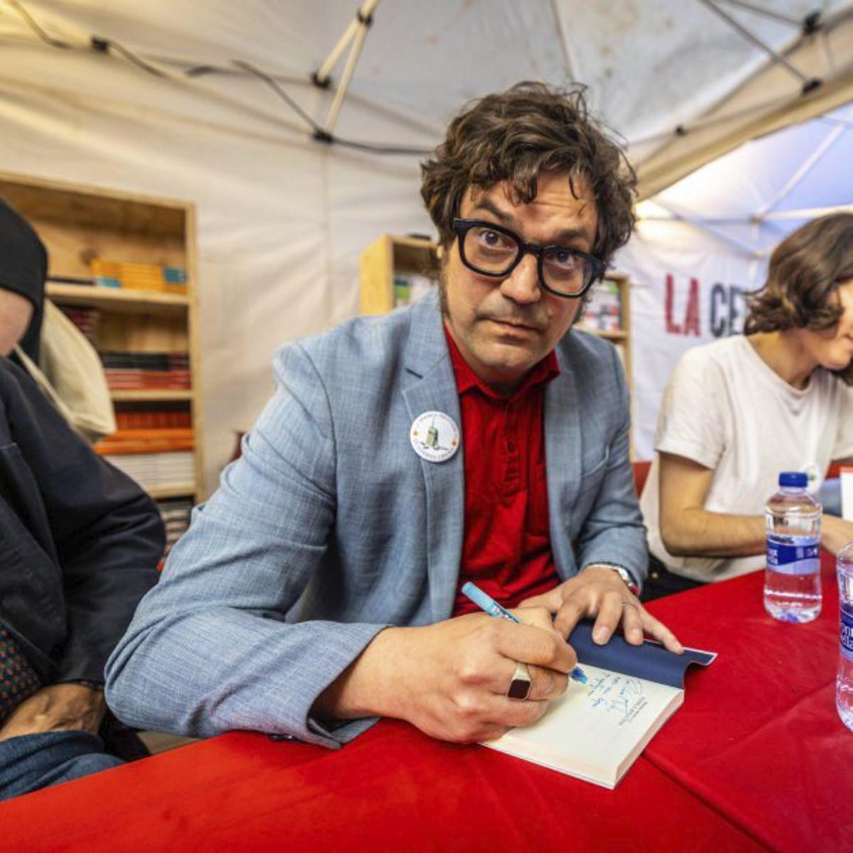 La fantasia irromp per Sant Jordi amb Desirée de Fez i nevades de pol·len