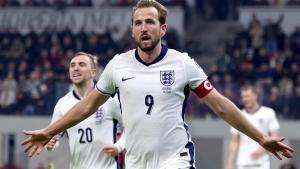Kane celebra uno de sus goles en Albania.
