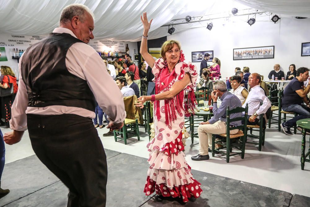 Baile, amistad y alegría en el recinto portuario de Torrevieja con la Feria de Sevillanas 2018