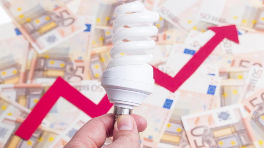 Más de la mitad de los murcianos no sabe qué tarifa eléctrica tiene contratada