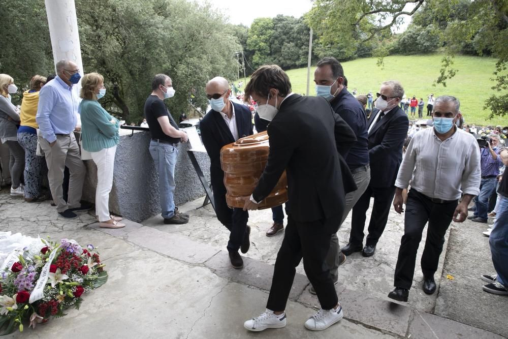 Funeral y despedida motera de Bernard Marcos, el mecánico fallecido en Llanes en un fatal accidente