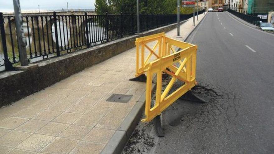 El hoyo existente en la calzada.