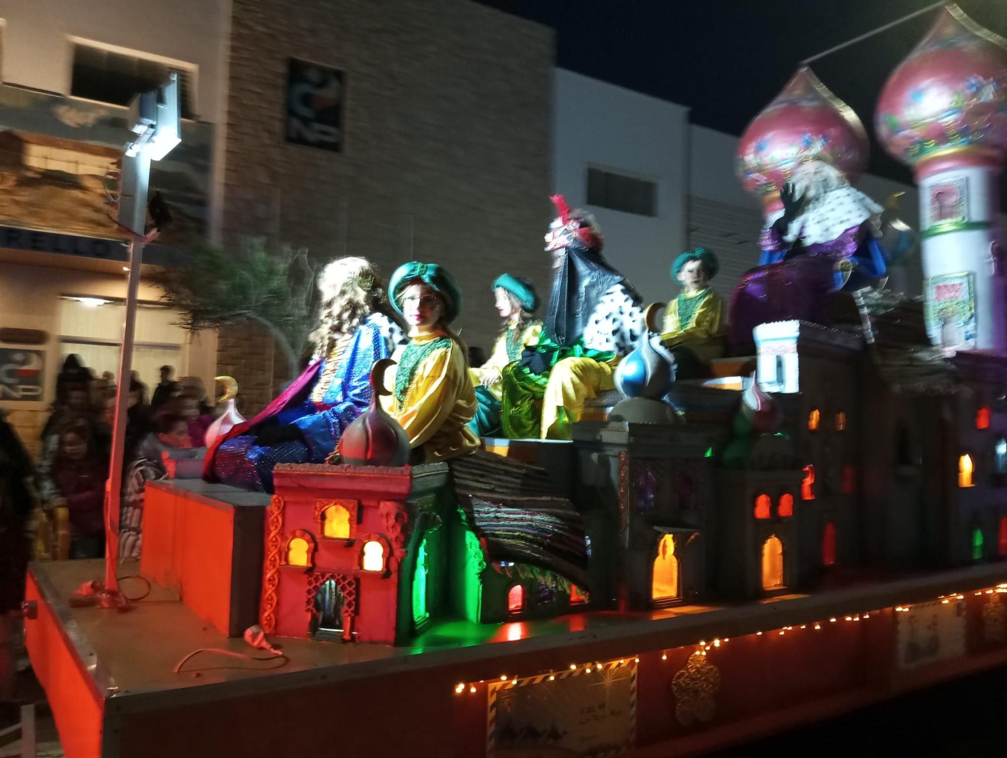 Los Reyes Magos reparten ilusión por los pueblos de la Ribera