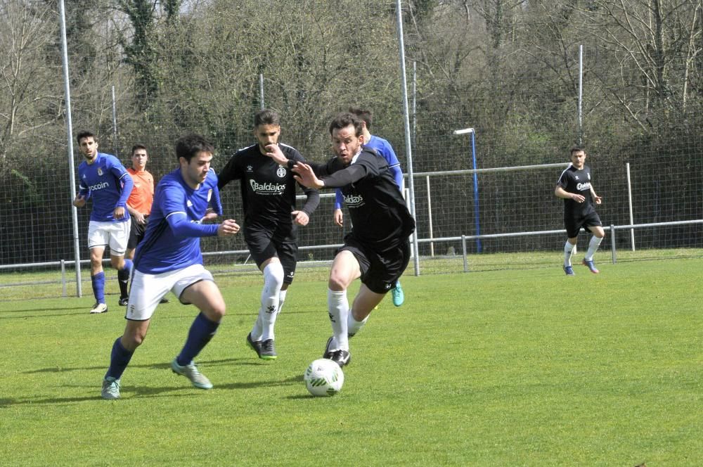 El partido entre el Oviedo B y el Avilés, en imágenes