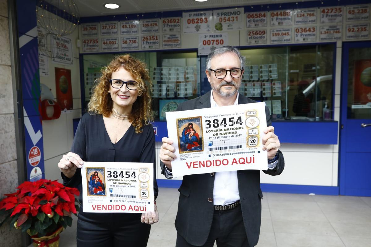 La Lotería del Rosario en la calle Don Jaime de Zaragoza ha repartido un quinto premio