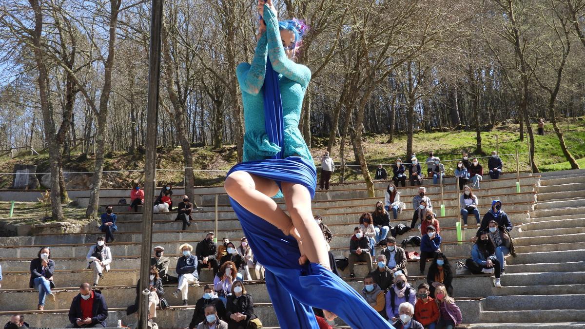 Un momento del espectáculo de música, danza y poesía que inició el acto.