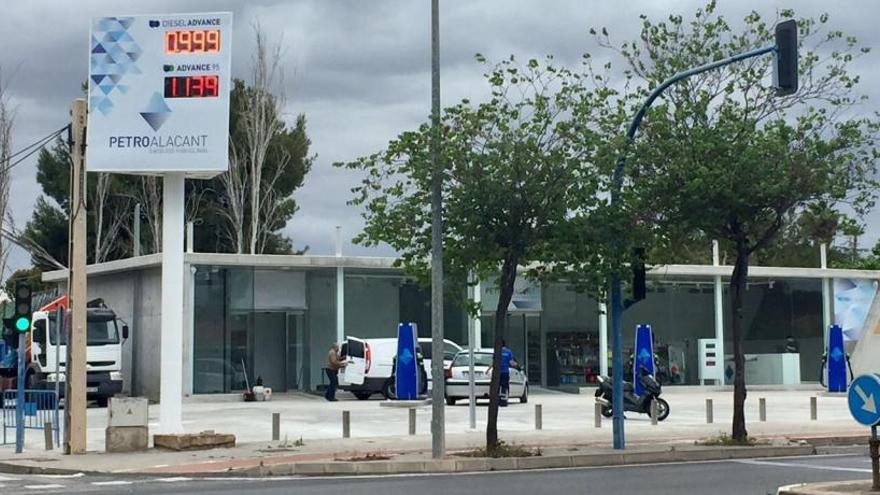 Imagen tomada esta semana de la gasolinera que ha abierto sin permiso del Ayuntamiento