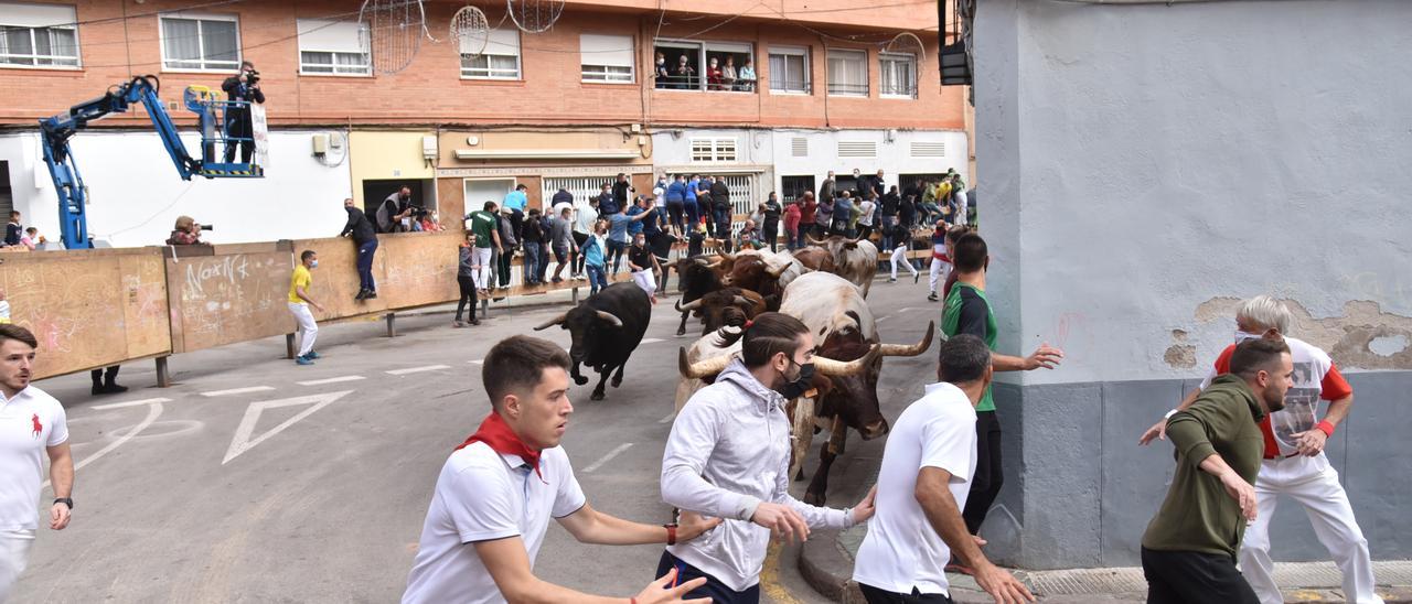 Peligrosa carrera para abrir los encierros de cerriles de la Fira d&#039;Onda