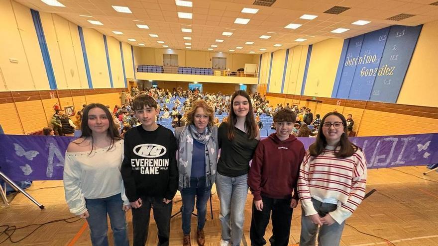 Los estudiantes de Langreo dan una lección de igualdad por el 8M: "El amor es confianza y respeto"