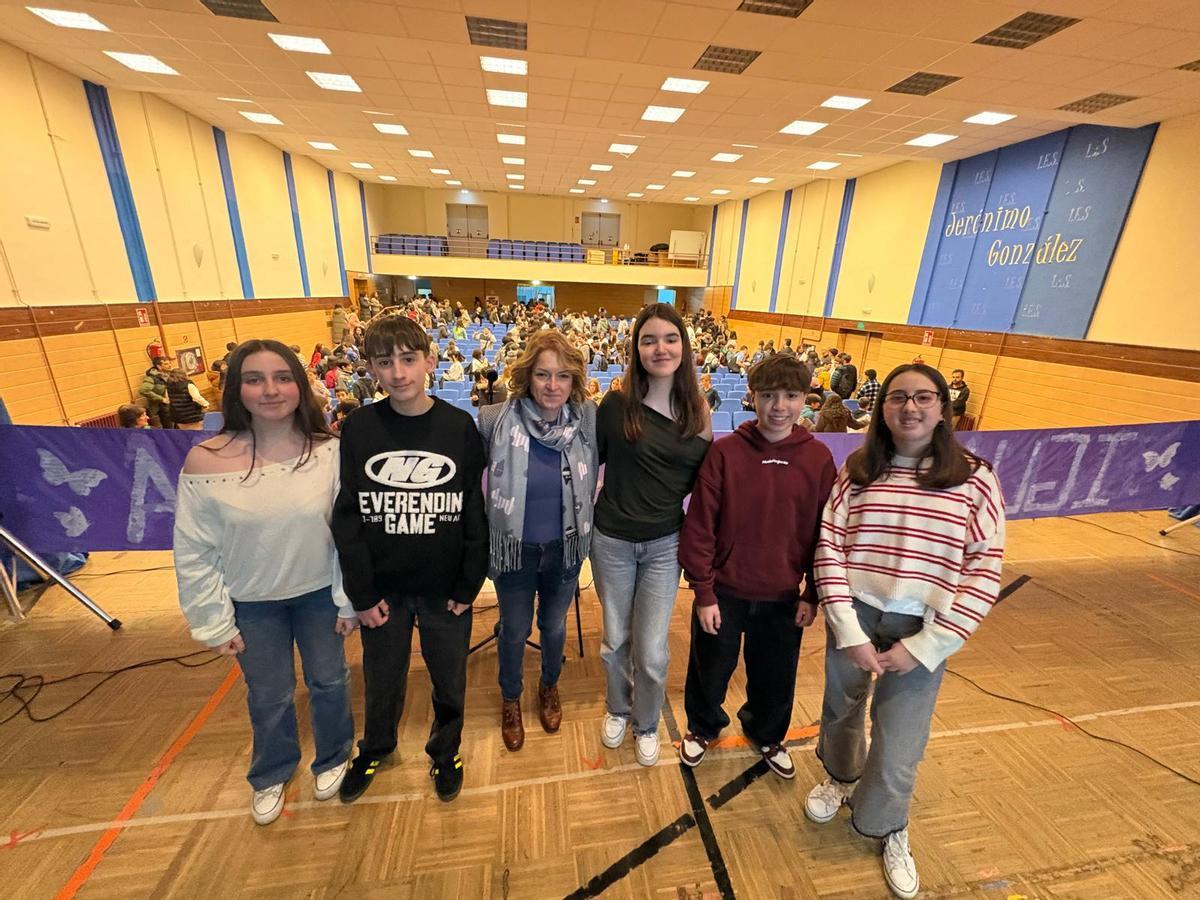 Por la izquierda, Lucía Gamonal, Gabriel Olmedo, Pilar García, Paula Álvarez, Hugo Iglesias y Paula Pérez Santos.