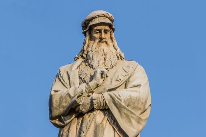 Estatua de Leonardo da Vinci en MIlán