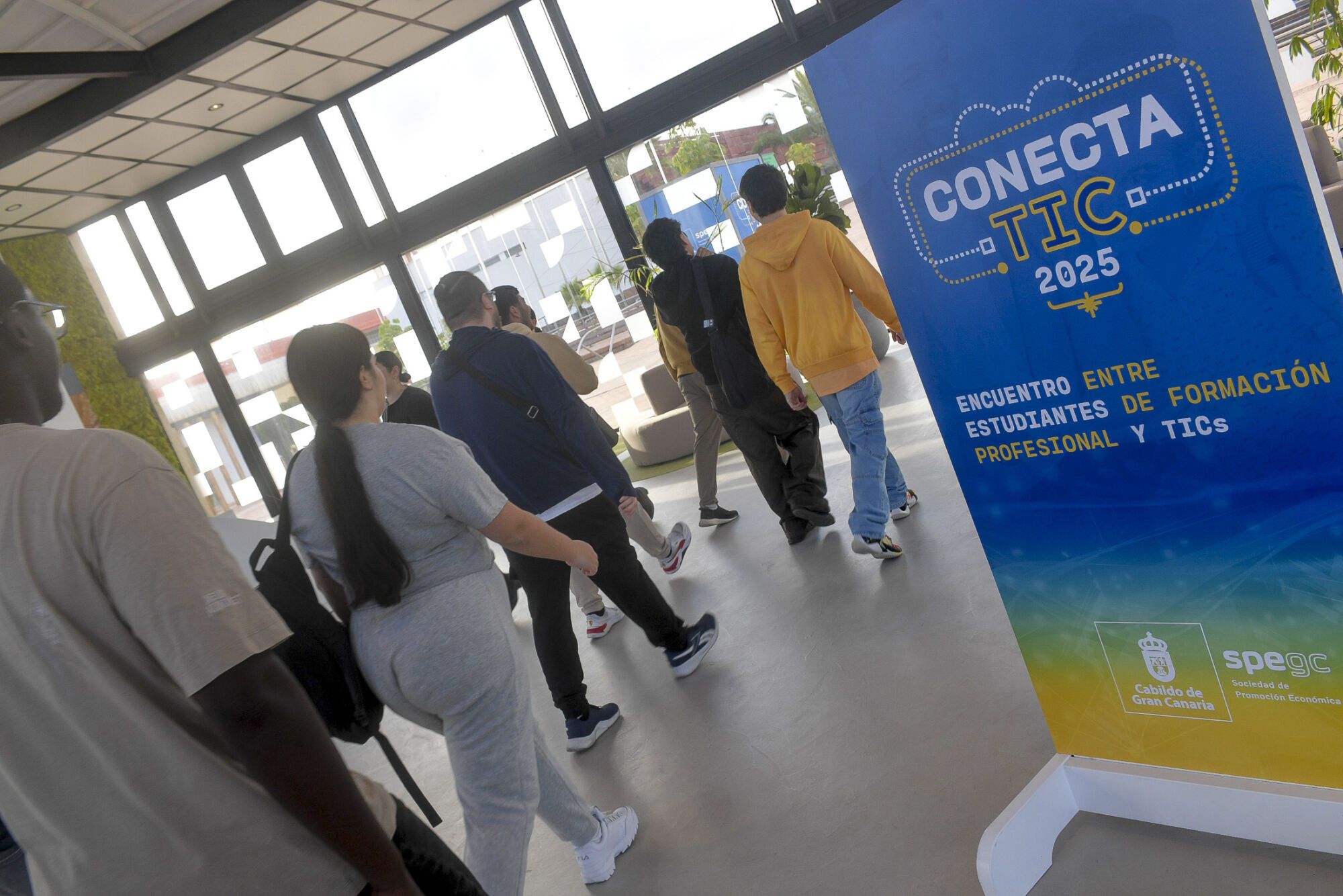Encuentro entre jóvenes talentos y empresas tecnológicas Conecta TIC 2025