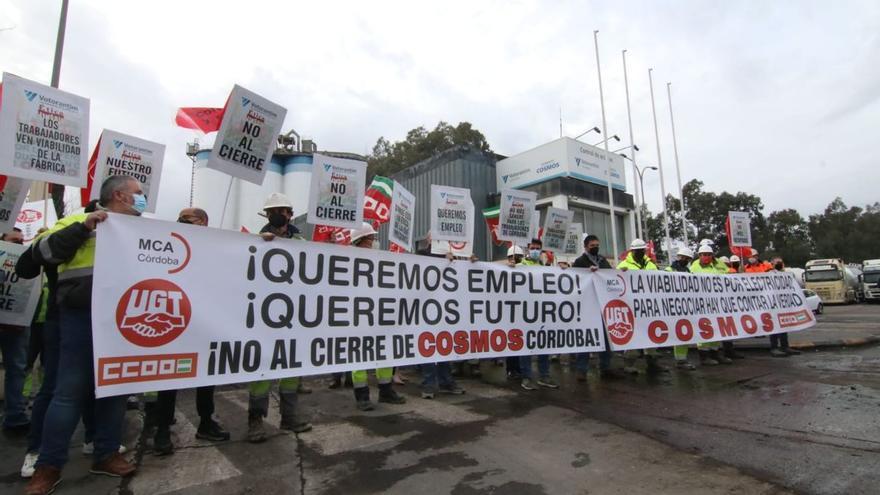 Acuerdo laboral en Cosmos: 18 trabajadores despedidos y otros 13 trasladados a otras fábricas