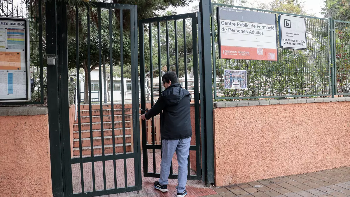 El centro de formación de adultos Alberto Barrios acumula cinco meses sin conserje