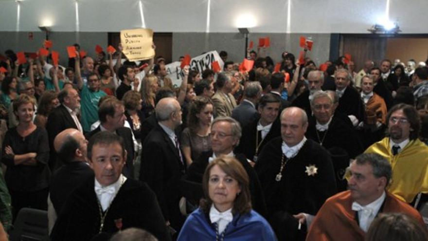 Estudiantes y profesores boicotoean la apertura del curso en Madrid