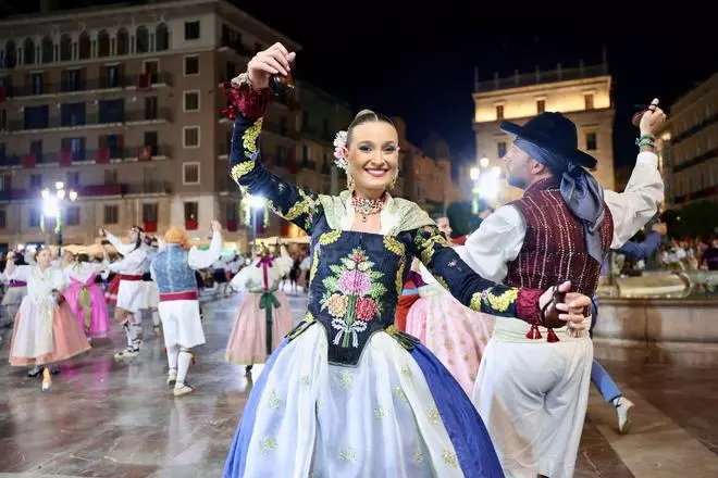 La dansà de València concluye el ciclo de bailes a la Virgen