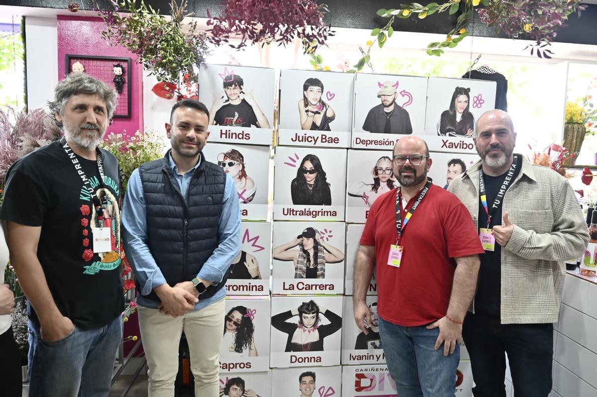 Víctor Domínguez, junto a Javier Domeque de Bodegas San Valero y el alcalde de Cariñena, Sergio Ortiz