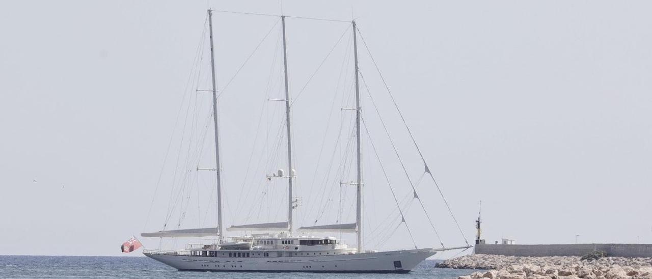 El velero ha entrado en el Club de Mar este sábado por la tarde.