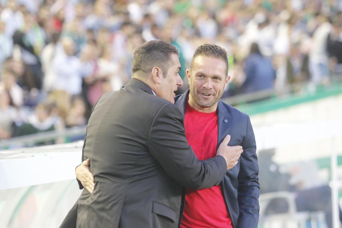 Tevenet saluda a Sandoval en El Arcángel.