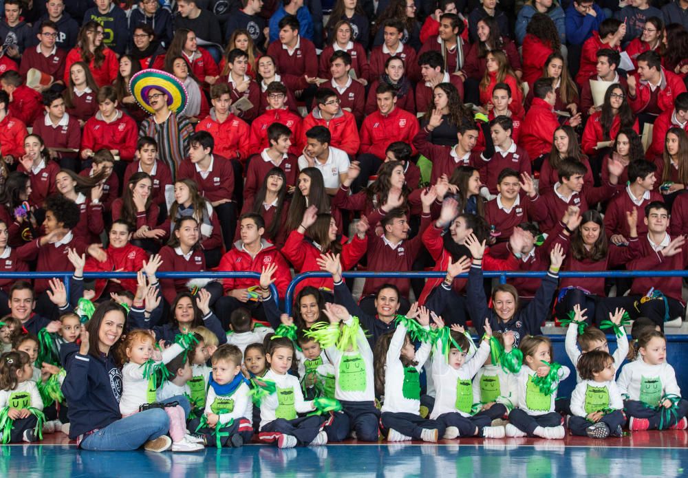 Multitudinario mosaico por la paz en el colegio Agustinos de Alicante