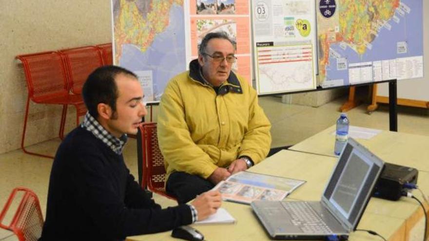 El proyecto se presentó anoche en la Casa da Cultura de Cangas y hoy será en Moaña.  // Gonzalo Núñez