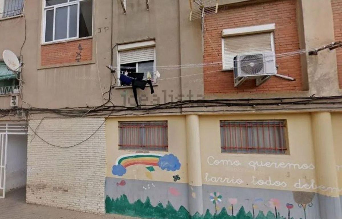 Se vende piso con garaje y ocupa