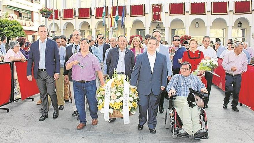 La Ofrenda de Flores a María Santísima de Araceli se supera a todos los niveles